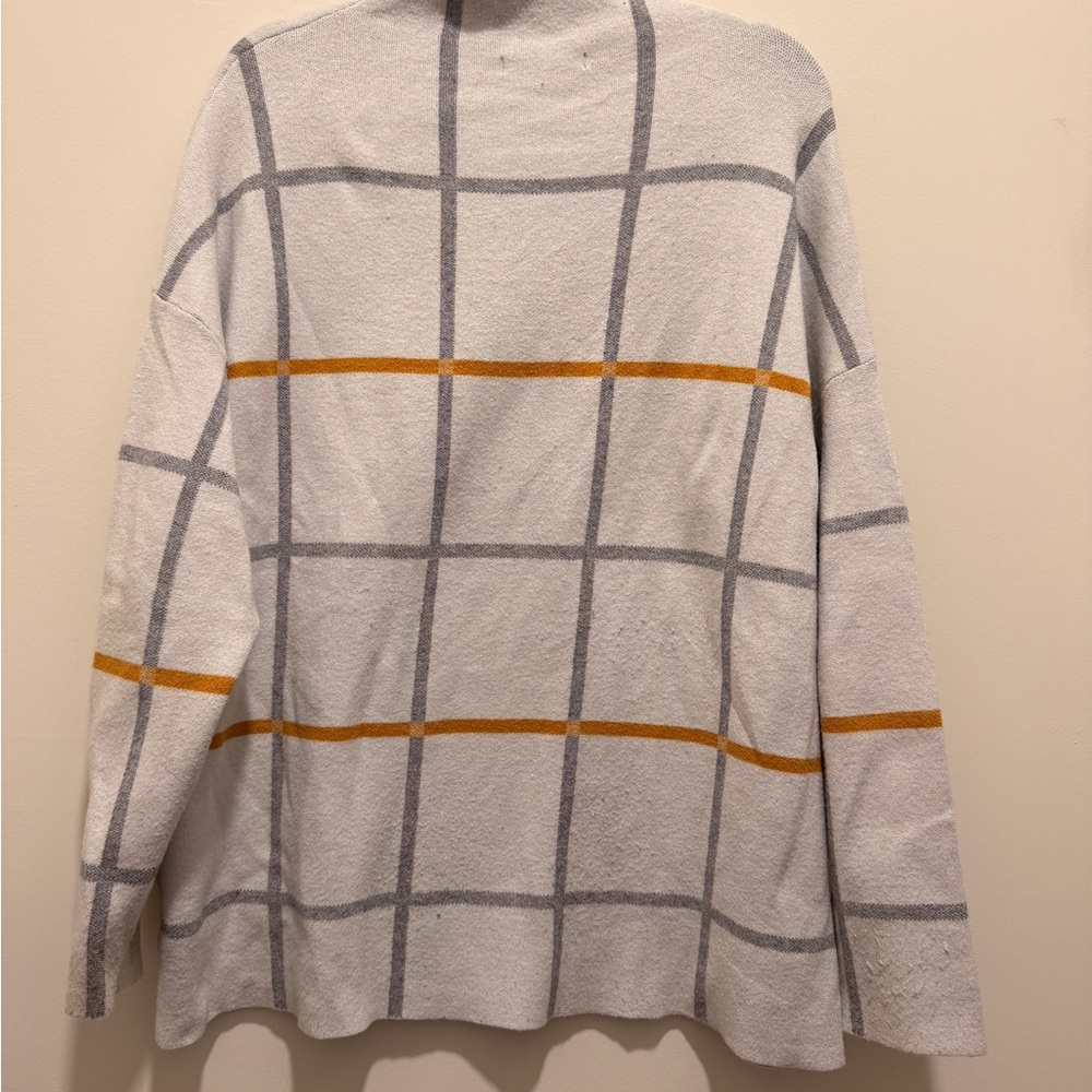 Women's White and Gray Checkered Sweater
